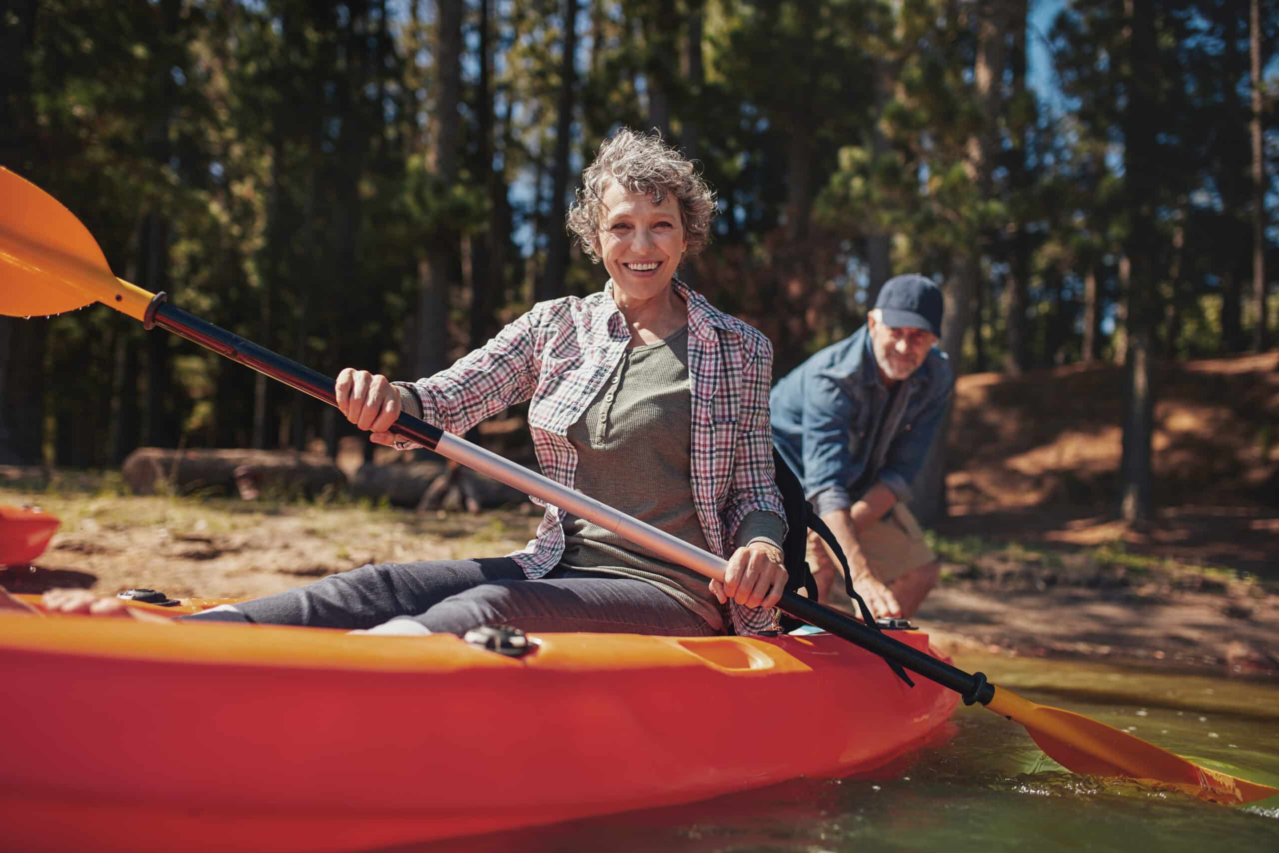 Portrait,Of,Happy,Senior,Woman,In,A,Kayak,Holding,Paddles.